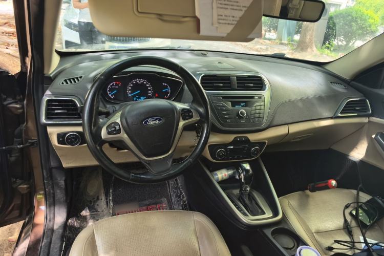 Used Ford Escort 2015 1.5L Automatic Fashion Model Center Console