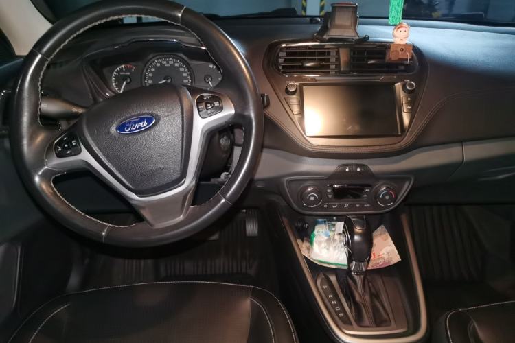 Used Ford Escort 2015 1.5L Automatic Fashion Model Center Console