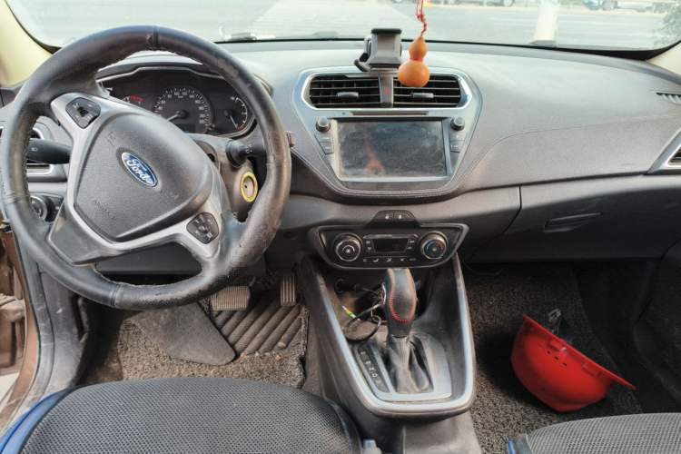 Used Ford Escort 2015 1.5L Automatic Fashion Model Center Console