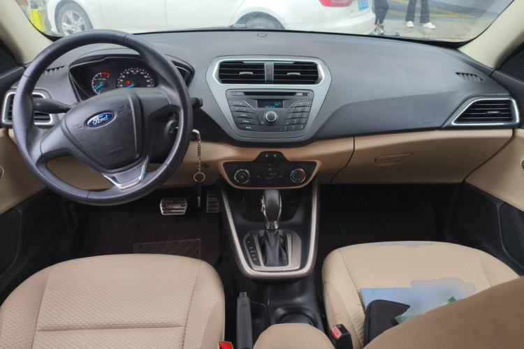 Used Ford Escort 2015 1.5L Automatic Comfort Edition Center Console