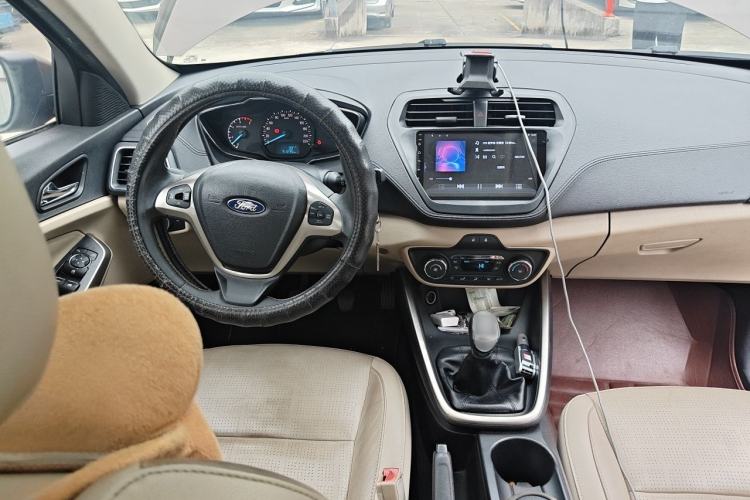 Used Ford Escort 2015 1.5L Manual Fashion Edition Center Console