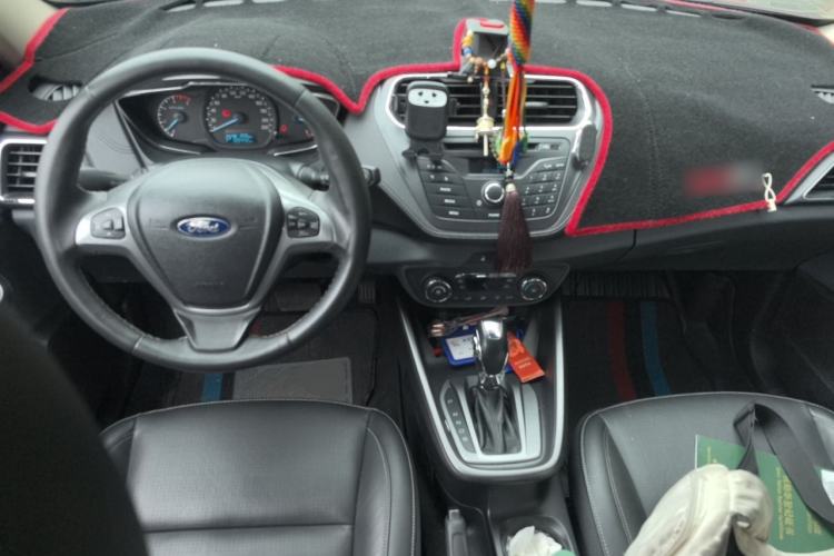 Used Ford Escort 2015 1.5L Automatic Fashion Model Center Console