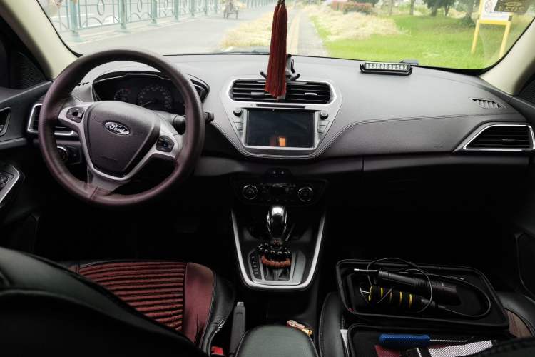 Used Ford Escort 2015 1.5L Automatic Fashion Model Center Console