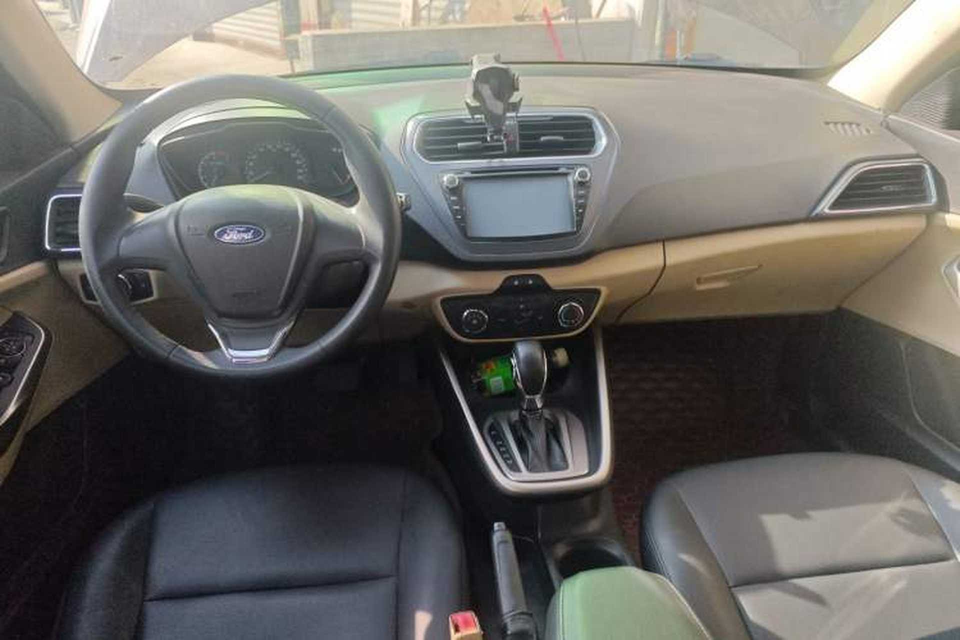 Used Ford Escort 2015 1.5L Automatic Comfort Edition Center Console