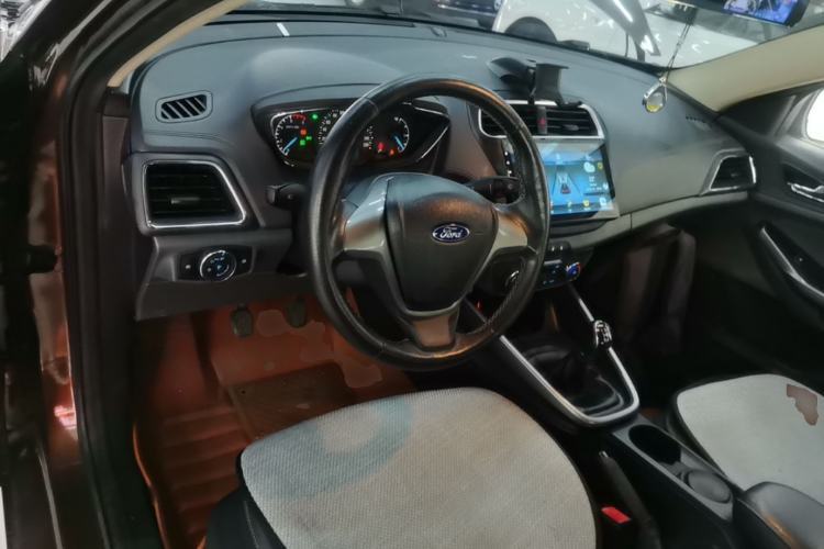 Used Ford Escort 2015 1.5L Manual Fashion Edition Center Console