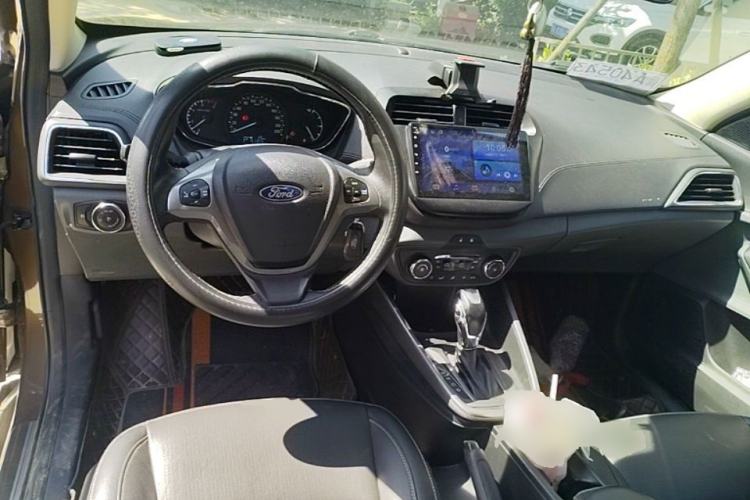 Used Ford Escort 2015 1.5L Automatic Fashion Model Center Console