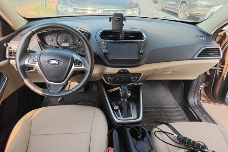 Used Ford Escort 2015 1.5L Automatic Comfort Edition Center Console