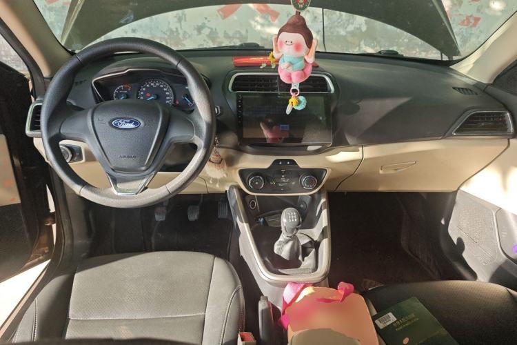 Used Ford Escort 2015 1.5L Manual Comfort Model Center Console