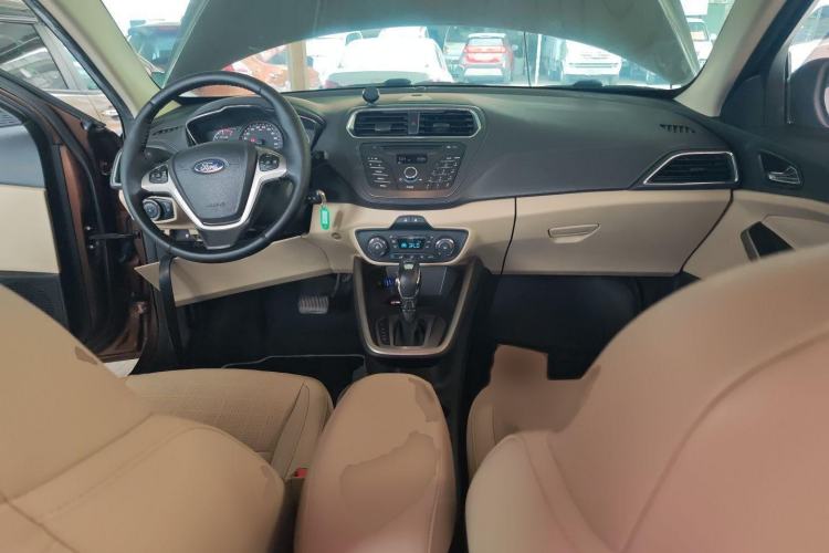 Used Ford Escort 2015 1.5L Automatic Fashion Model Center Console
