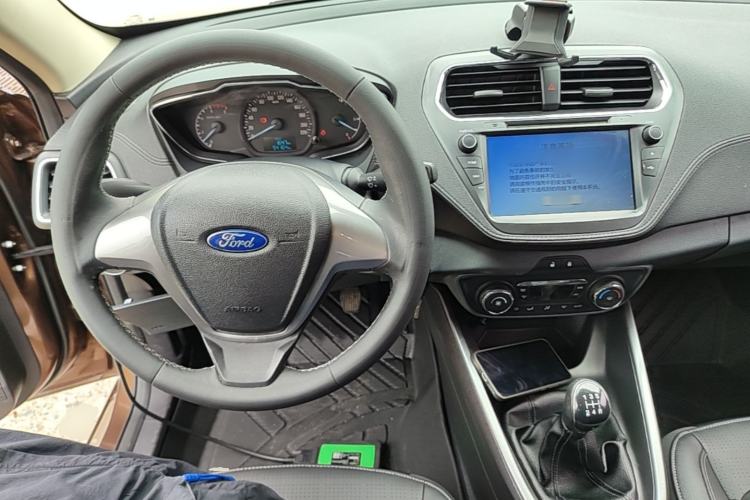 Used Ford Escort 2015 1.5L Manual Fashion Edition Center Console