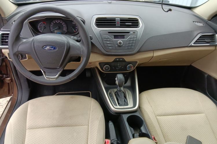 Used Ford Escort 2015 1.5L Automatic Comfort Edition Center Console