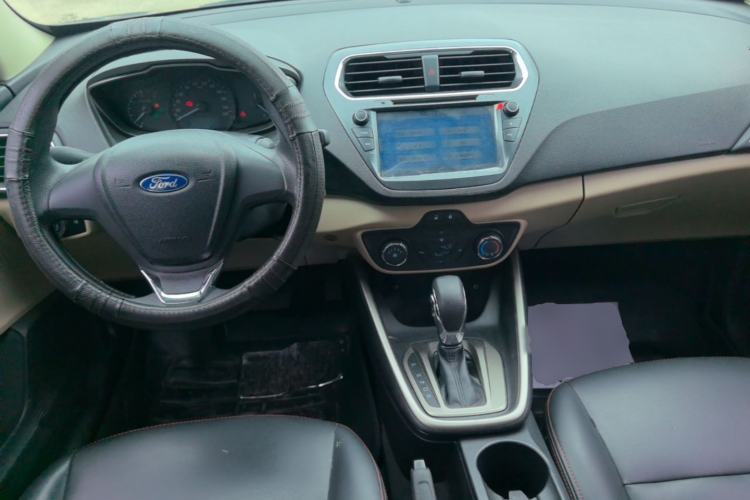 Used Ford Escort 2015 1.5L Automatic Comfort Edition Center Console