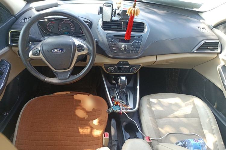 Used Ford Escort 2015 1.5L Automatic Fashion Model Center Console