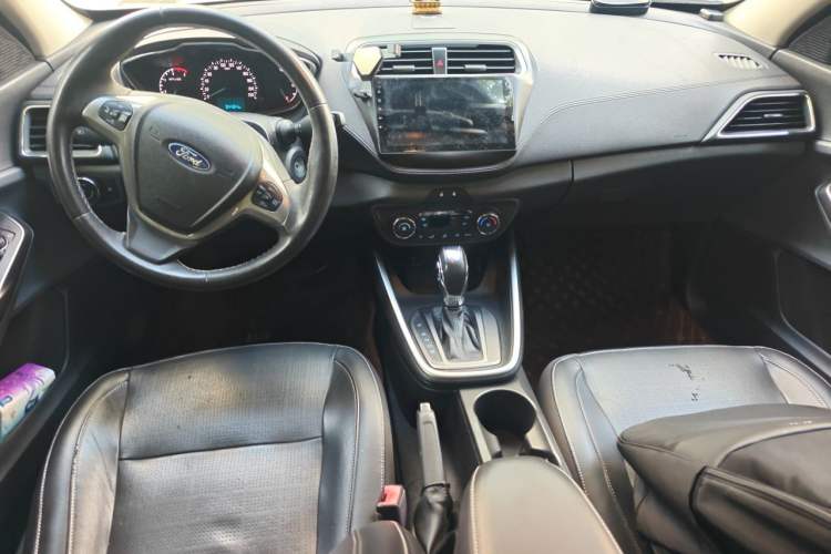 Used Ford Escort 2015 1.5L Automatic Fashion Model Center Console