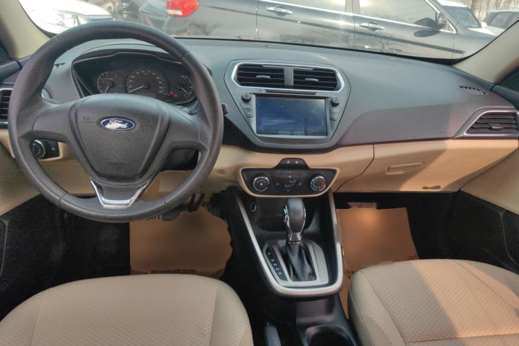 Used Ford Escort 2015 1.5L Automatic Comfort Edition Center Console