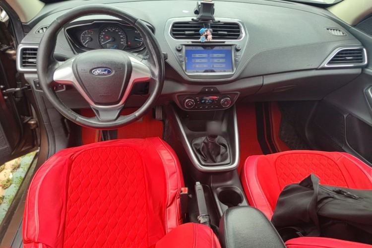 Used Ford Escort 2015 1.5L Manual Fashion Edition Center Console