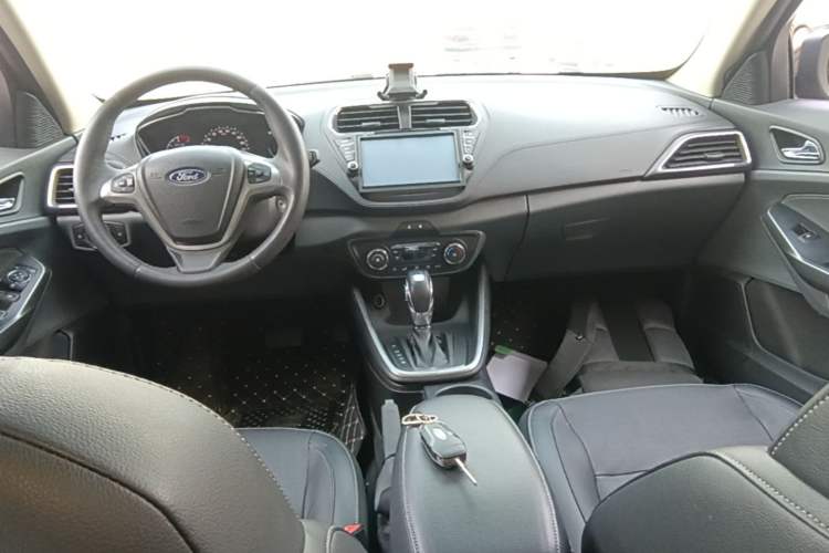 Used Ford Escort 2015 1.5L Automatic Fashion Model Center Console