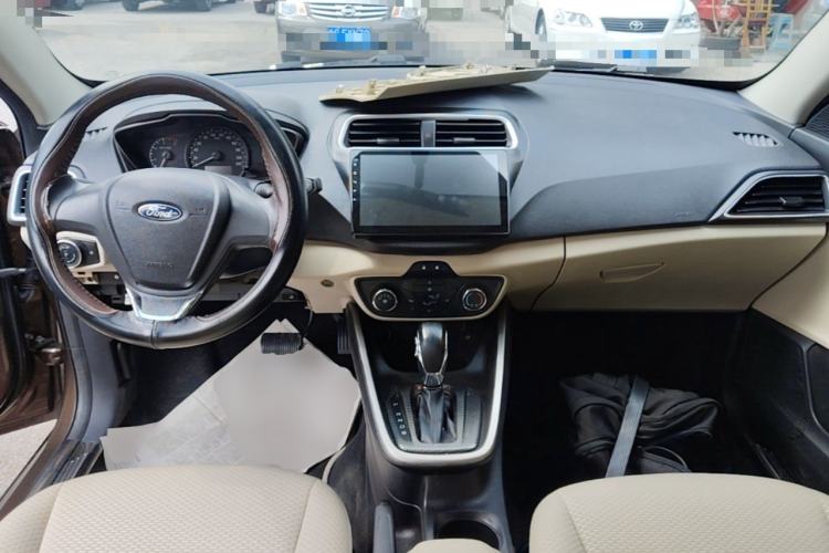Used Ford Escort 2015 1.5L Automatic Comfort Edition Center Console