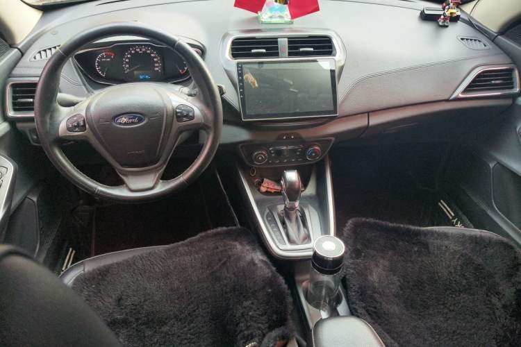 Used Ford Escort 2015 1.5L Automatic Fashion Model Center Console