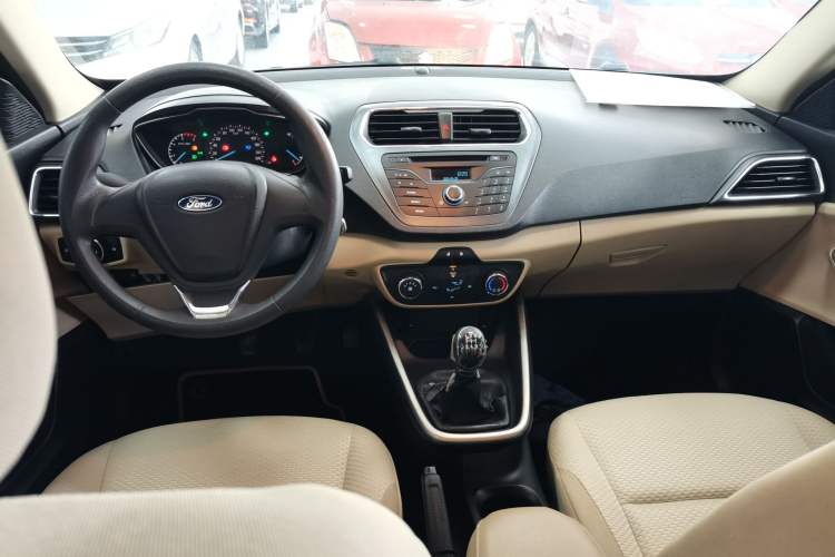 Used Ford Escort 2015 1.5L Manual Comfort Model Center Console