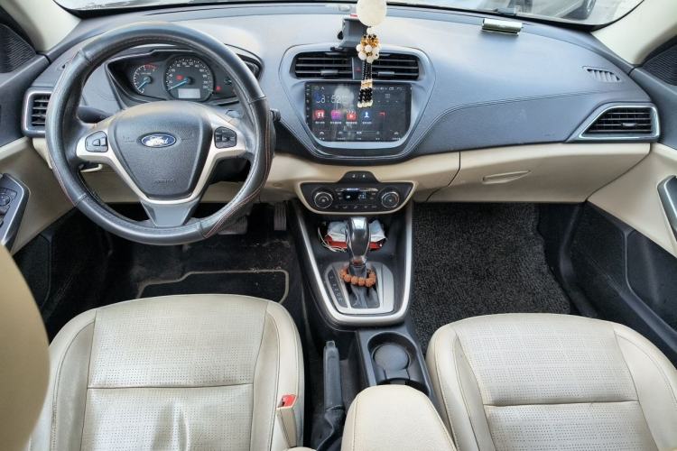 Used Ford Escort 2015 1.5L Automatic Fashion Model Center Console