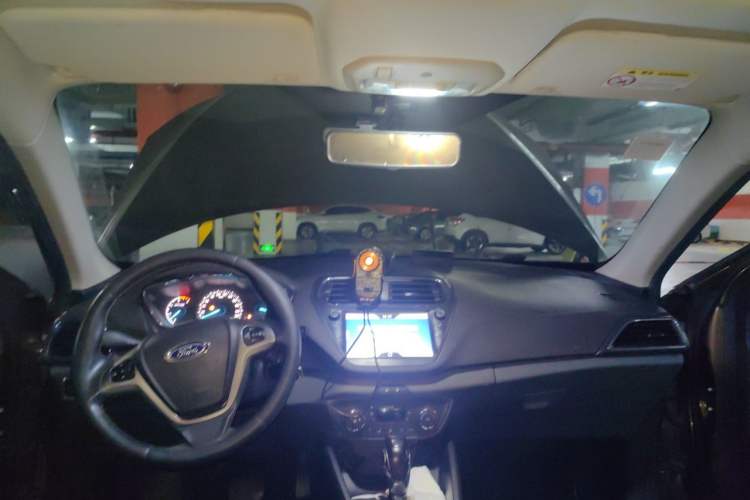 Used Ford Escort 2015 1.5L Automatic Fashion Model Center Console