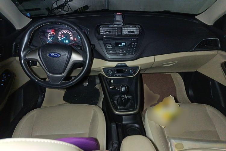 Used Ford Escort 2015 1.5L Manual Fashion Edition Center Console