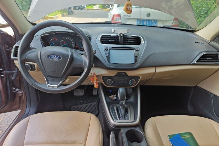 Used Ford Escort 2015 1.5L Automatic Comfort Edition Center Console