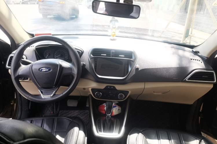 Used Ford Escort 2015 1.5L Automatic Comfort Edition Center Console