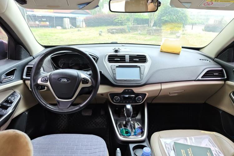 Used Ford Escort 2015 1.5L Automatic Fashion Model Center Console