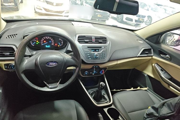 Used Ford Escort 2015 1.5L Manual Comfort Model Center Console