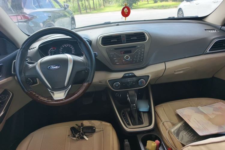 Used Ford Escort 2015 1.5L Automatic Comfort Edition Center Console