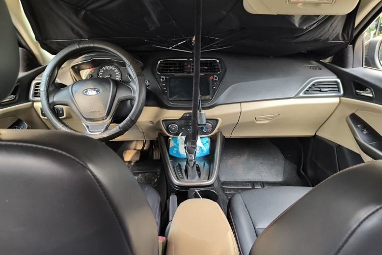 Used Ford Escort 2015 1.5L Automatic Comfort Edition Center Console