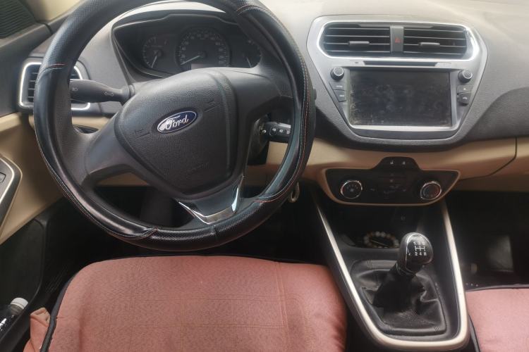 Used Ford Escort 2015 1.5L Manual Comfort Model Center Console