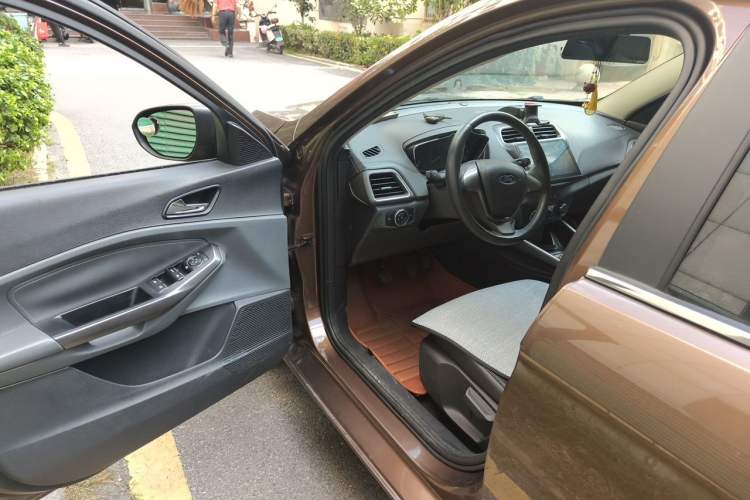 Used Ford Escort 2015 1.5L Manual Fashion Edition Driver Seat