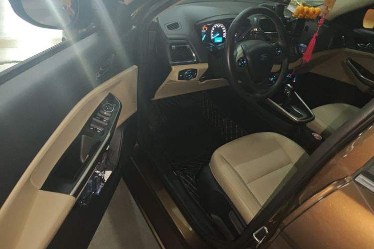 Used Ford Escort 2015 1.5L Automatic Fashion Model Driver Seat