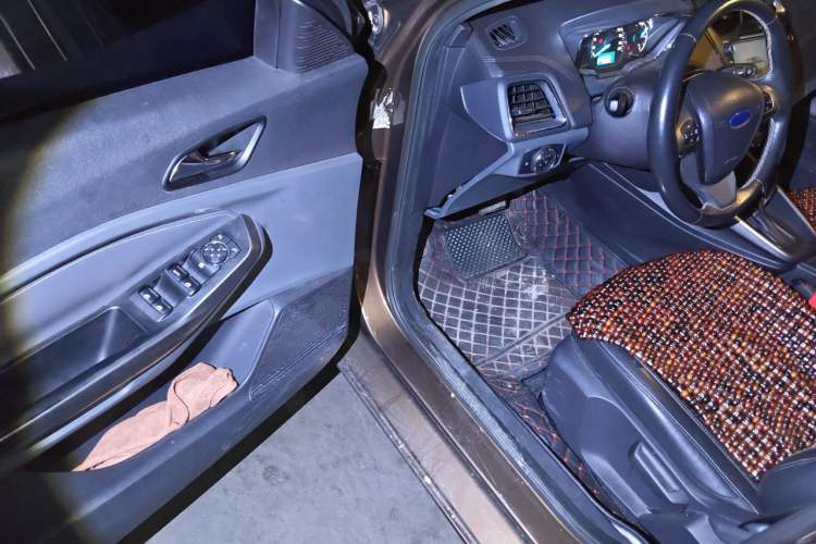 Used Ford Escort 2015 1.5L Automatic Fashion Model Driver Seat