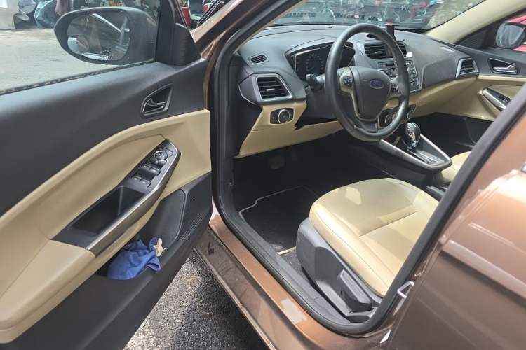Used Ford Escort 2015 1.5L Automatic Fashion Model Driver Seat