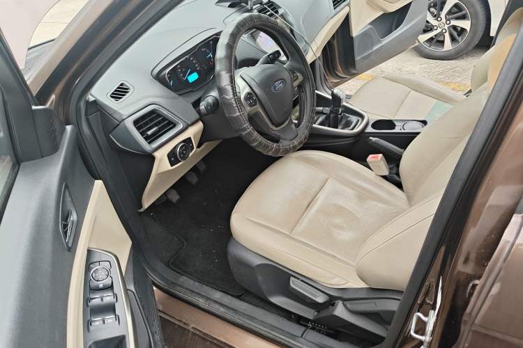 Used Ford Escort 2015 1.5L Manual Fashion Edition Driver Seat