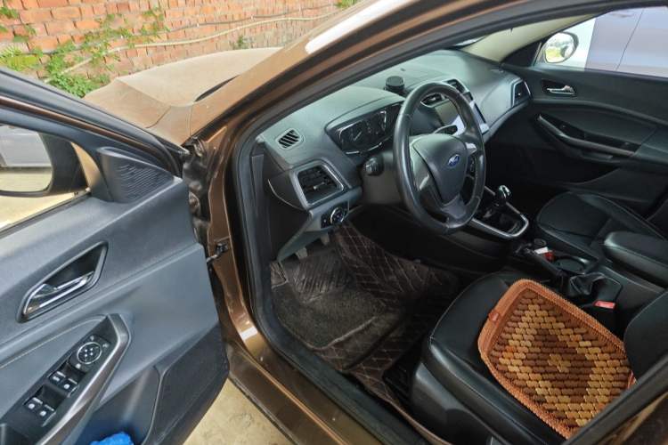 Used Ford Escort 2015 1.5L Manual Fashion Edition Driver Seat
