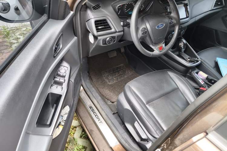 Used Ford Escort 2015 1.5L Automatic Fashion Model Driver Seat