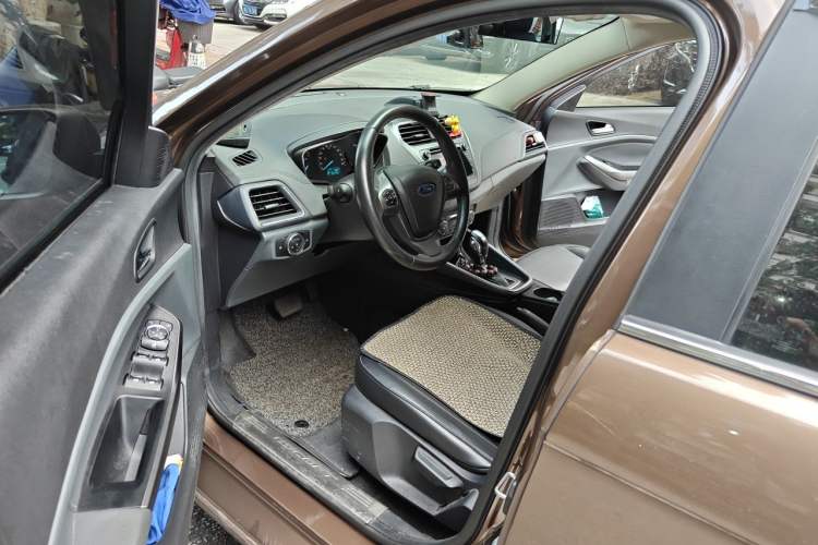 Used Ford Escort 2015 1.5L Automatic Fashion Model Driver Seat