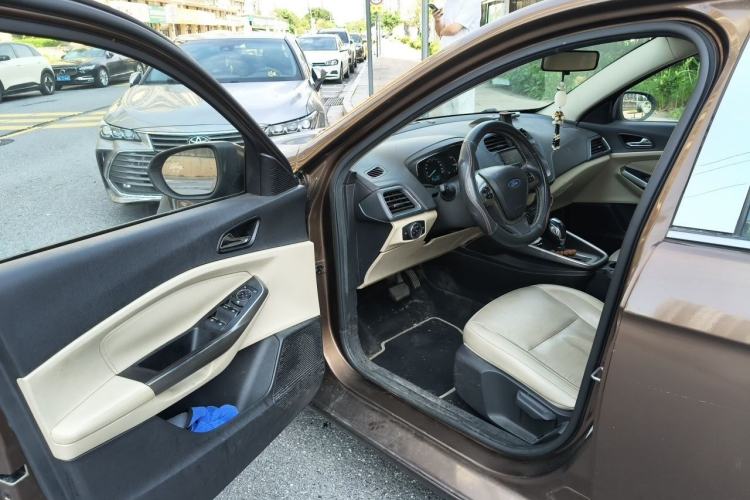 Used Ford Escort 2015 1.5L Automatic Fashion Model Driver Seat