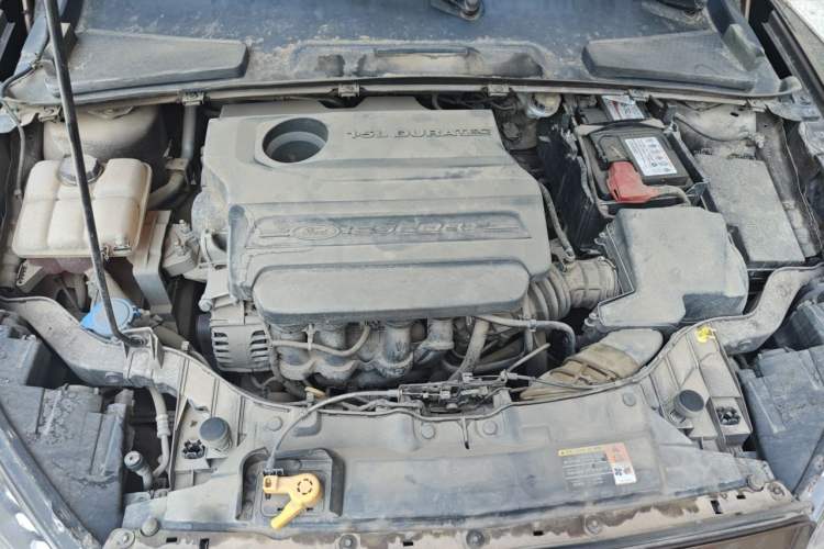 Used Ford Escort 2015 1.5L Manual Comfort Model Engine Bay