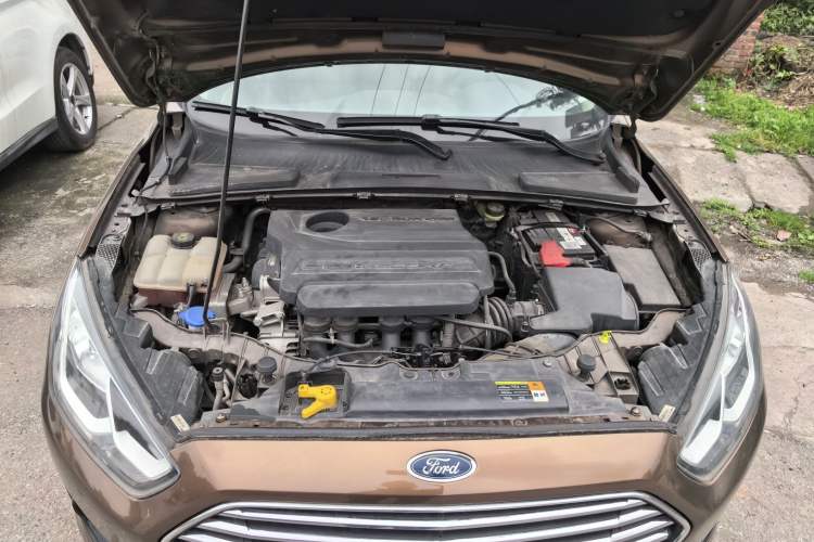 Used Ford Escort 2015 1.5L Manual Comfort Model Engine Bay