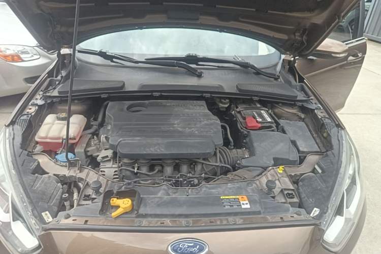 Used Ford Escort 2015 1.5L Manual Comfort Model Engine Bay