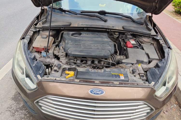 Used Ford Escort 2015 1.5L Manual Comfort Model Engine Bay
