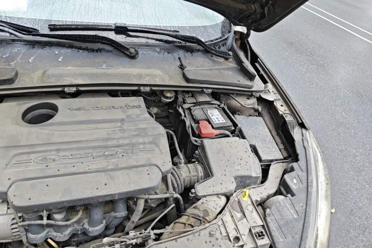 Used Ford Escort 2015 1.5L Manual Fashion Edition Engine Bay Left