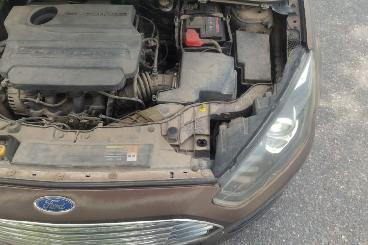 Used Ford Escort 2015 1.5L Manual Comfort Model Engine Bay Left