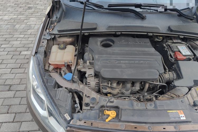 Used Ford Escort 2015 1.5L Manual Comfort Model Engine Bay Right